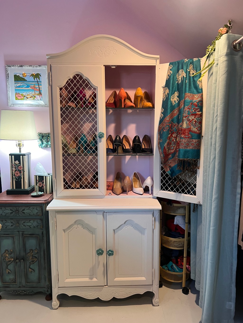 Slippahs to Stilettos